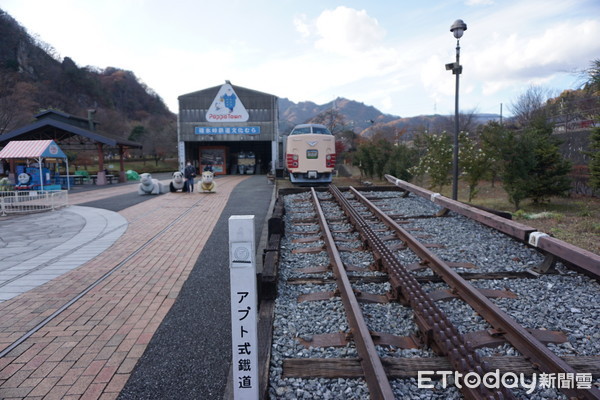 铁道文化村展示用於特殊山区地形的「齿轨铁路.