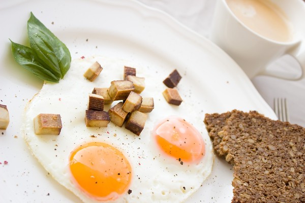 ▲雞蛋,荷包蛋,早餐。（圖／取自免費圖庫Pixabay）