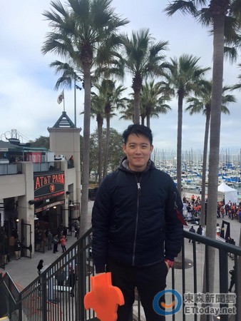 郭铁人日前到美国工作1个月.(图/取自郭铁人脸书)