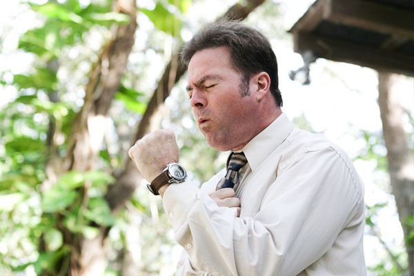咳嗽咳不停原來是胃食道逆流！醫師教您5招擺脫它。（圖／達志／示意圖）