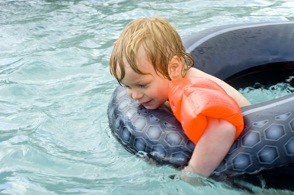 游泳池可能成為「腺病毒感染」的好發熱點。