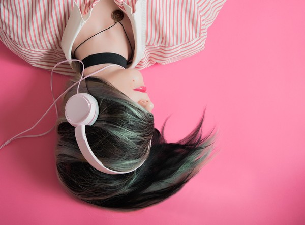 ▲音樂,旋律,歌曲,聽歌,耳機,演奏,曲調,洗腦歌。（圖／翻攝自pixabay）