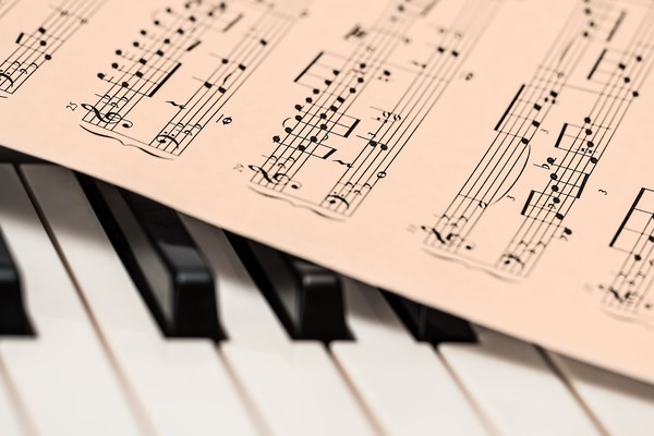 ▲音樂,旋律,歌曲,聽歌,耳機,演奏,曲調,洗腦歌。（圖／翻攝自pixabay）