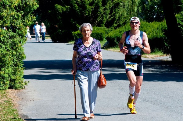 ▲老年,運動,照護,習慣,馬拉松,路跑,奶奶。（圖／翻攝自pixabay）