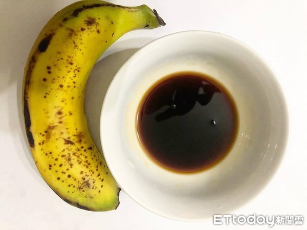 ▲香蕉加醬油。（圖／記者曹悅華攝）