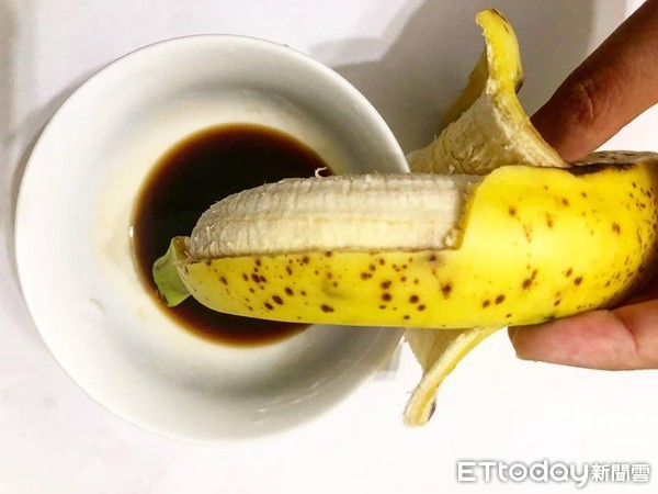 ▲香蕉加醬油。（圖／記者曹悅華攝）