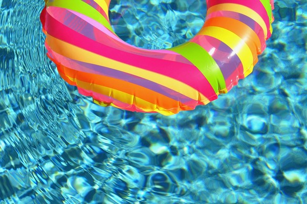 ▲▼游泳池,戲水池,玩水,戲水,游泳圈,溺水,跳水,水花。（圖／示意圖／取自Pixabay）