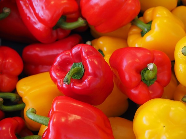 ▲甜椒,紅椒,黃椒。（圖／取自免費圖庫Pixabay）