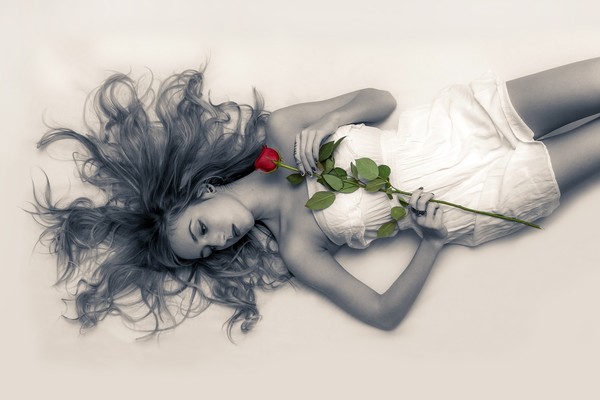 ▲▼女人,玫瑰,愛情,性事,SM,上床,戀愛,失戀。（圖／翻攝自pixabay）