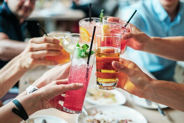 ▲喝酒,聚餐,慶祝,調酒,飲料,果汁。（圖／取自免費圖庫Pixabay）