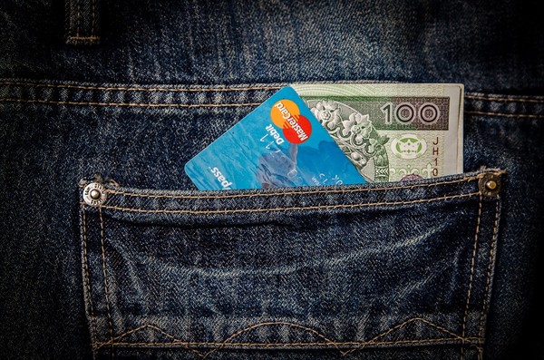 ▲口袋,信用卡,貪心,錢。（圖／取自免費圖庫Pixabay）