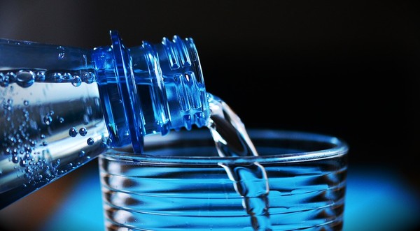▲喝水,水壺,水瓶。（圖／取自免費圖庫Pixabay）