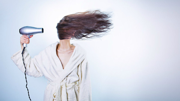 ▲▼洗頭,吹風機,頭髮,頭皮。（圖／取自免費圖庫pixabay）