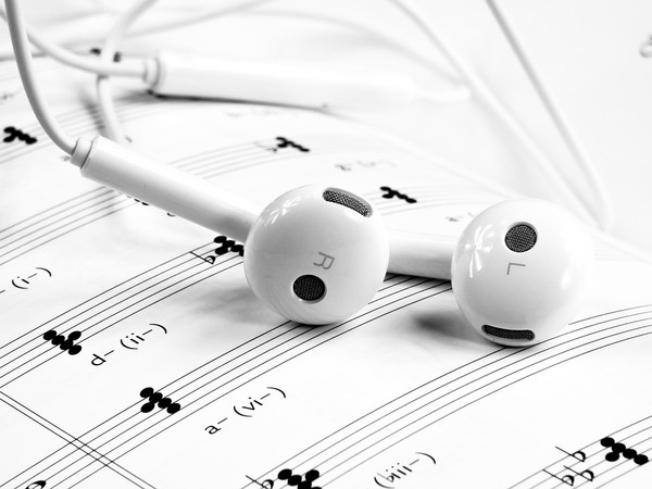 ▲耳機,聽音樂。（圖／取自免費圖庫Pixabay）
