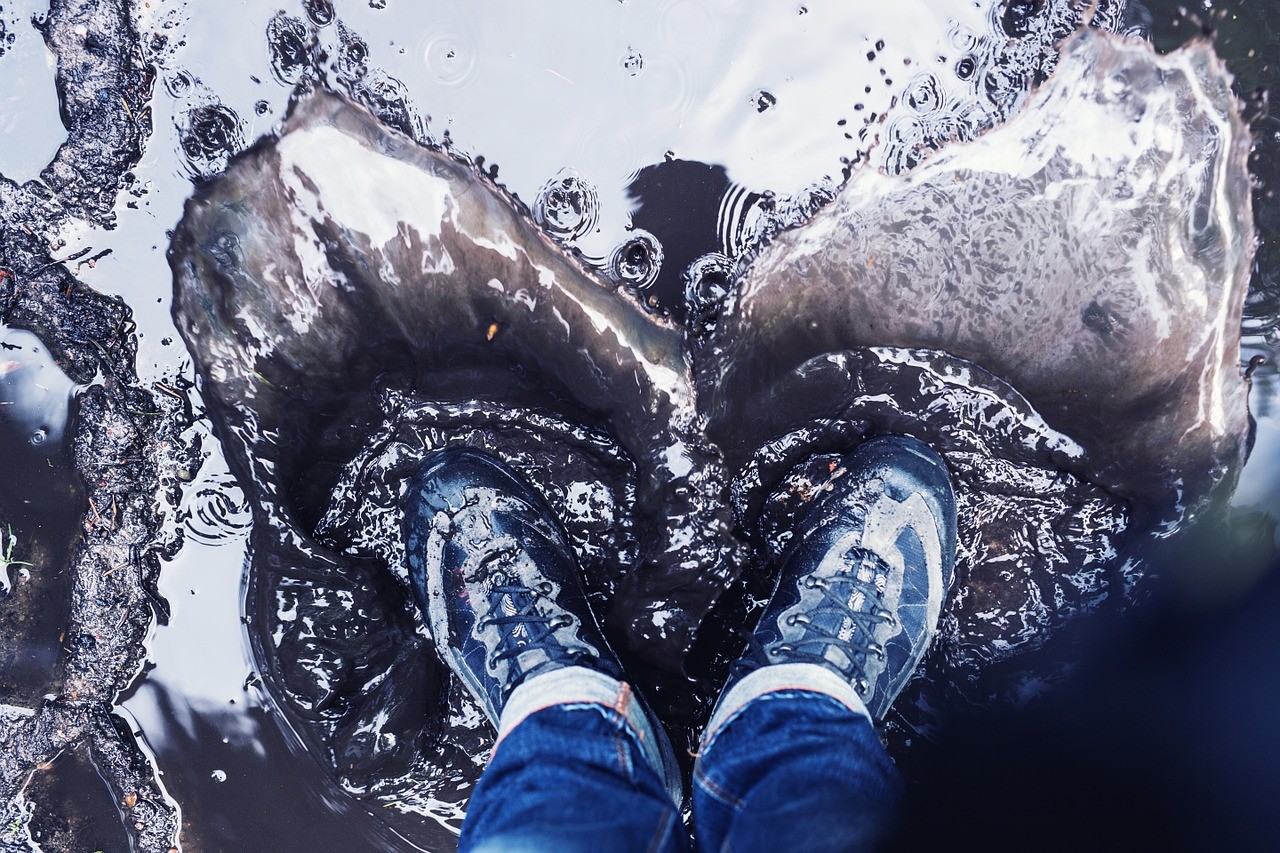 ▲▼下雨,潑水,鞋子,雨水。（圖／翻攝自pixabay）