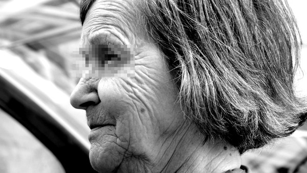 ▲▼老人，老奶奶，黑髮。（圖／取自免費圖庫Pixabay）