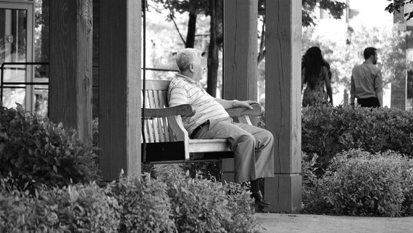 ▲▼老人，孤獨，中年男子。（圖／取自免費圖庫Pixabay）