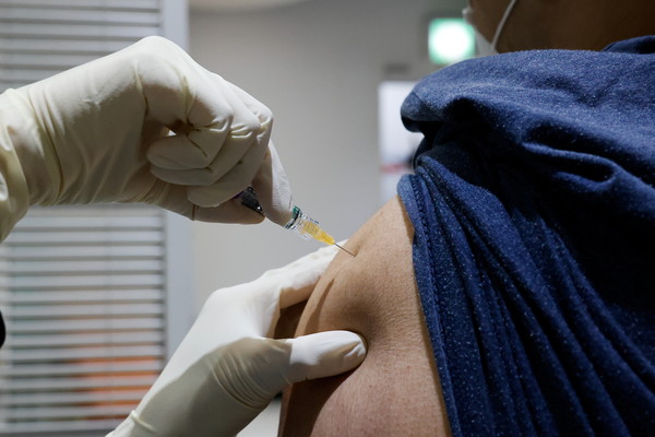 ▲▼南韓一名老翁接種流感疫苗後，傳出大動脈破裂死亡。（圖／路透社）
