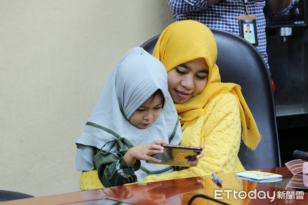 ▲▼5歲印尼女童「跨海捐骨髓」　害羞笑：為救姊姊，我不怕打針！。（圖／記者嚴云岑攝）